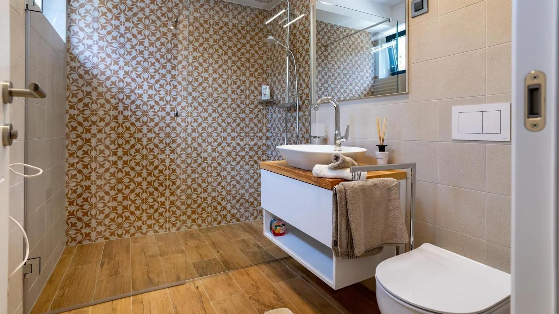 Luxury Villa Mar With Infinity Pool In Rab Palit